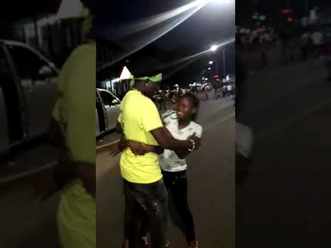 Kleine Meisje  top fan van Jackson huilt uit blijdschap !