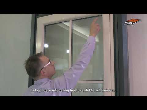 Draaikiepraam plaatsen in kozijn