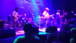 Black Crowes cover Dylan "Tonight I'll be Staying Here With