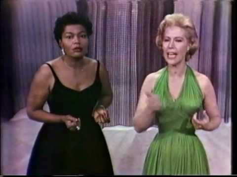 HD Dinah Shore & Pearl Bailey 1960 "The Ballad of Mack the Knife" on "Dinah Shore Chevy Show"