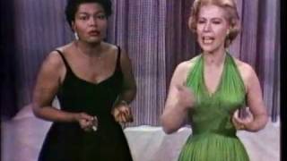 HD Dinah Shore & Pearl Bailey 1960 "The Ballad of Mack the Knife" on "Dinah Shore Chevy Show"