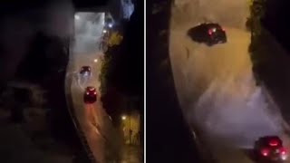 Violenta mareggiata a Scilla in Calabria, l'onda arriva in strada e travolge le auto