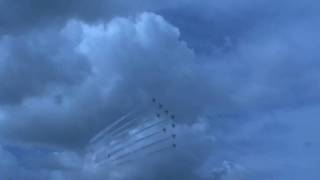 preview picture of video 'Thornbury Carnival 2009 - Red Arrows (RAF display team)'