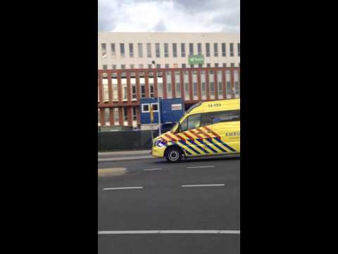 ambulance met spoed naar Tjotterlaan Zaandam ambu 13193