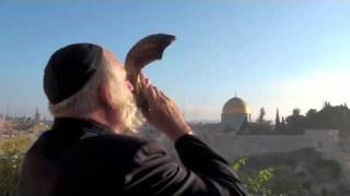 Rabbi Gold Sounding the Shofar