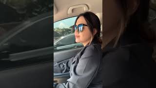 Download lagu Gadis cantik nyetir mobil di kota mp3