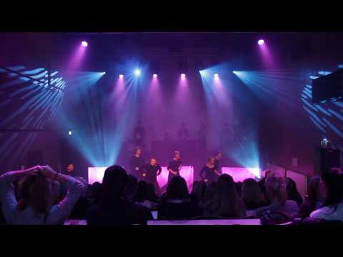 F21-revyen 2018 "med liten skrift"