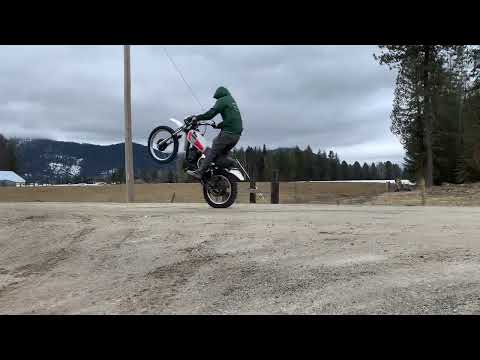 1976 Yamaha XT 500 action + burnout