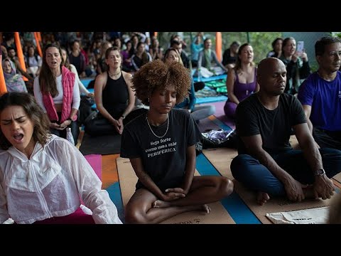Yoga-Initiative will Lehrer in Rios Favelas ausbilden