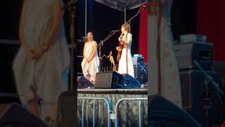 Vikki Thorn & Missy Higgins singing Bridal Train (feat Missy on the trumpet 😂😂)