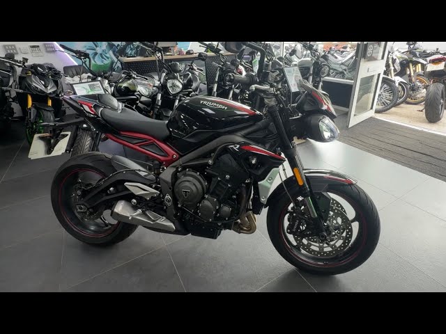 STREET TRIPLE R