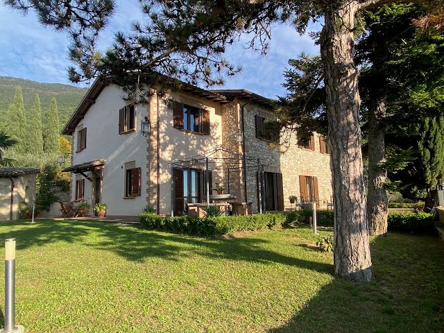 CD1024 - Assisi, exclusive villa for sale with breathtaking views