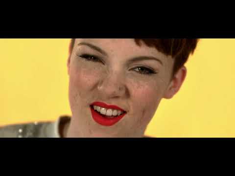 Chlöe Howl - No Strings (Official Music Video)