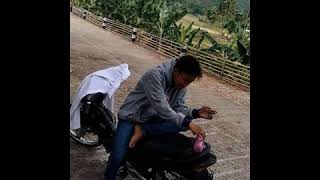 Download lagu Laoneis band rindu ayah ibu kini ak baru mengerti bagaimna cari nafkah sendiri (lirik lagu) mp3 Download lagu Laoneis band rindu ayah ibu kini ak baru mengerti bagaimna cari nafkah sendiri (lirik lagu) mp3