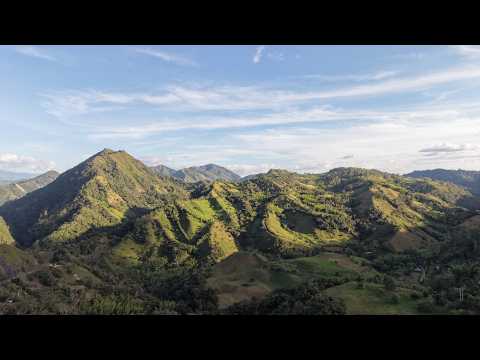 "La Palma, Cundinamarca | Vuelo entre nubes y montañas (4K Drone)"
