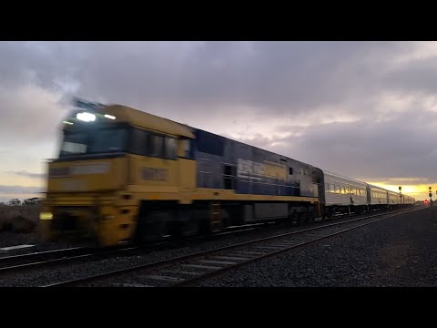 1AM8 the Overland with Pacific National NR13 at sunset at Gheringhap headed for Melbourne 18/5/2025