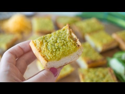 CHEESY CHEDDAR JALAPENO GARLIC BREAD RECIPE - Fifteen Spatulas