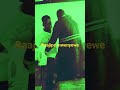 Kijana Mdogo Anaburudika