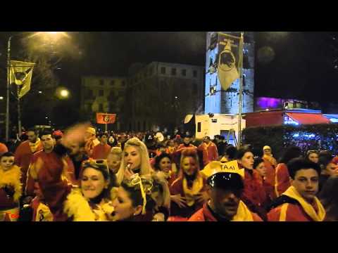 Diavoli aranceri in corteo - 2 di 2 - Carnevale ivrea 2014
