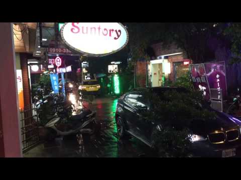 22/04/2017 20:55 Pista 107, Linsen North Road, distrito de Zhongshan, cidade de Taipei (Rua Liujyo) Sentido anti-horário