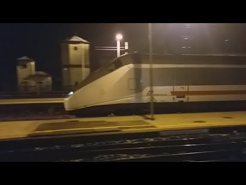 Transito treno Intercity sun,2 e414 dts,in una fredda serata,pioggia e nevischio a Ronco Scrivia