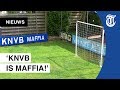 Bizar: man bouwt voetbalstadion in achtertuin