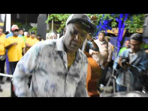 "Boogsie" performs for HADCO's guests at Phase II