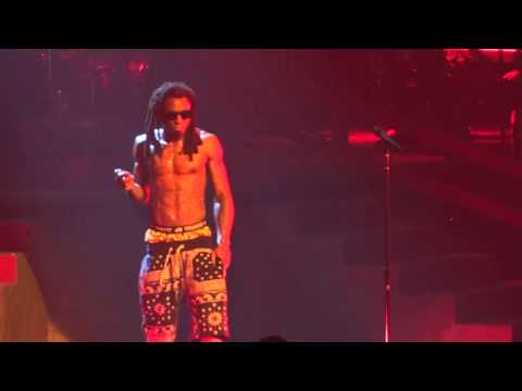 Lil Wayne - Love Me (Live)