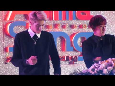 [Fancam] 131009 Asia Song Festival - EXO Kris and SJ Eunhyuk Jamming to Dynamic Duo's BAAAM