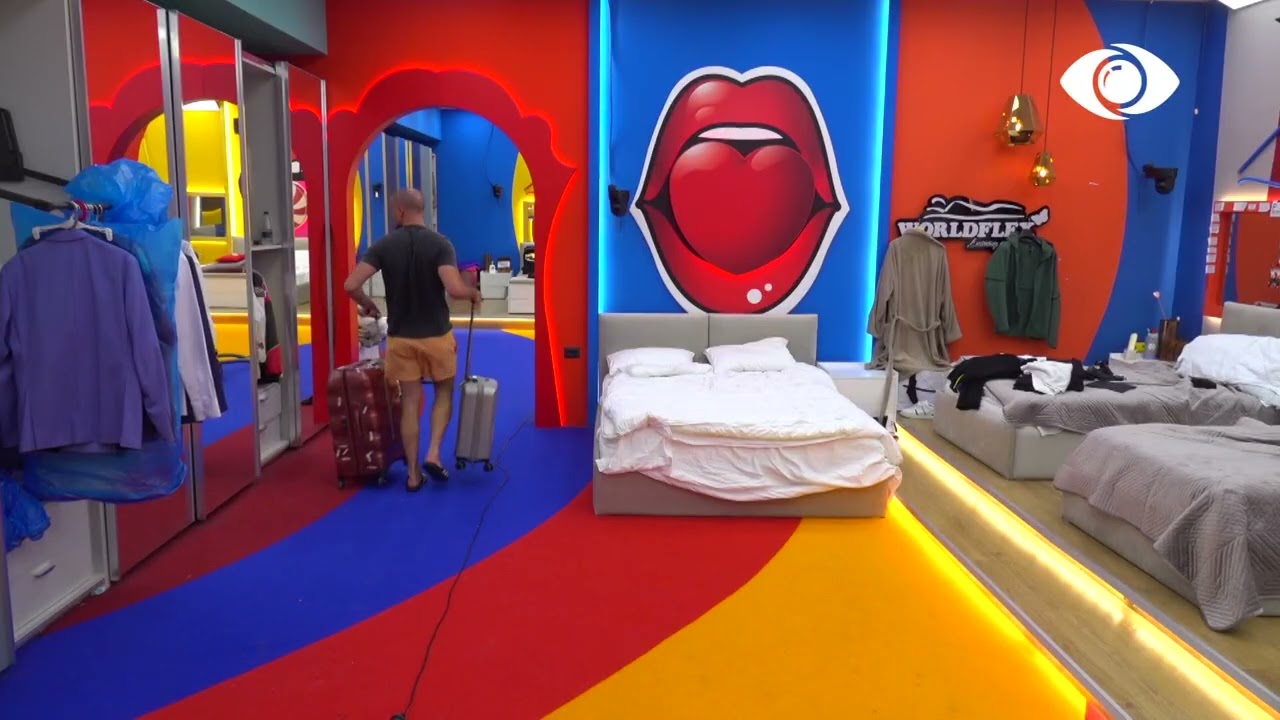 Nuk dorëzohet Kristi, kërkon mes valixheve për parfumet