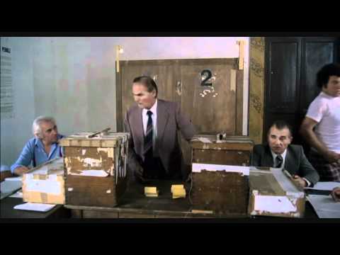 Pasquale al seggio elettorale - dal film Bianco Rosso e Verdone