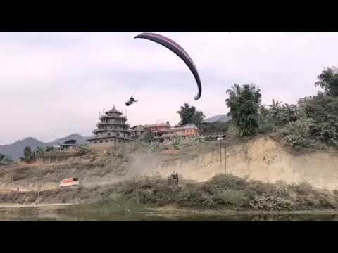 Paragliding Extreme weather touch landing in tandem