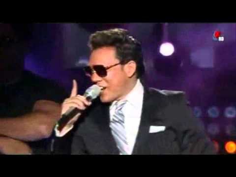 Roy Ramos imitando a Luis Miguel