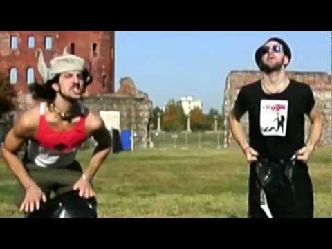 BoyGeorgeMichaelJFoxMulder&Scully feat. La Betty - Bello in faccia (fuori no) [Video Trilogy]