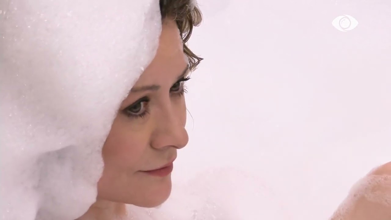 “Mërzitem po nuk më dhe një puthje”/ Vijojnë ngacmimet e Egla Cenos ndaj banorëve