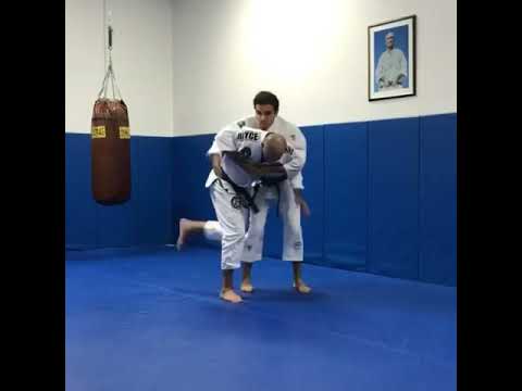 Royce Gracie - Gracie jiu-jitsu self defense