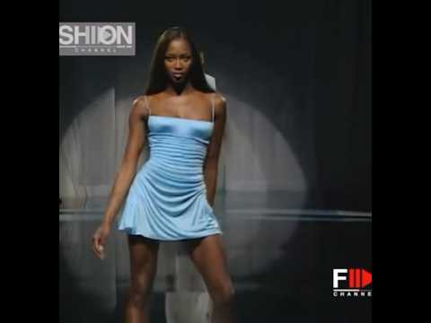 naomi campbell for versace menswear s/s 2000 🦋🩵 #naomicampbell #versace #2000