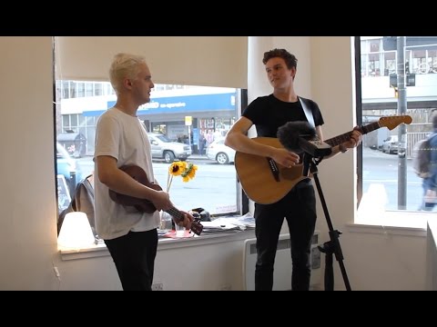 The Holy Smokes Acoustic Live @ Jeelie Piece