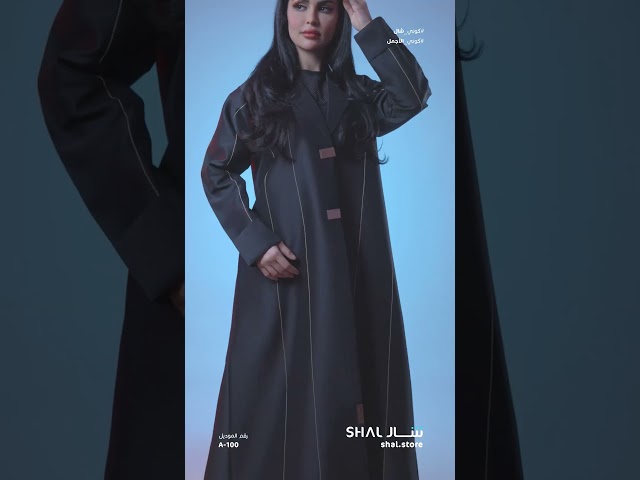 عباية بليزر سوداء مخططة بلمعة وكم مثني