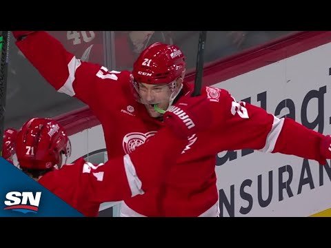 James van Riemsdyk Goes Between His Legs For A Gorgeous Goal