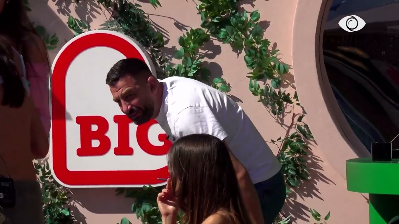 Kelly debaton me Vserlon: Po të ishe artist, do kërkoje falje për familjen time