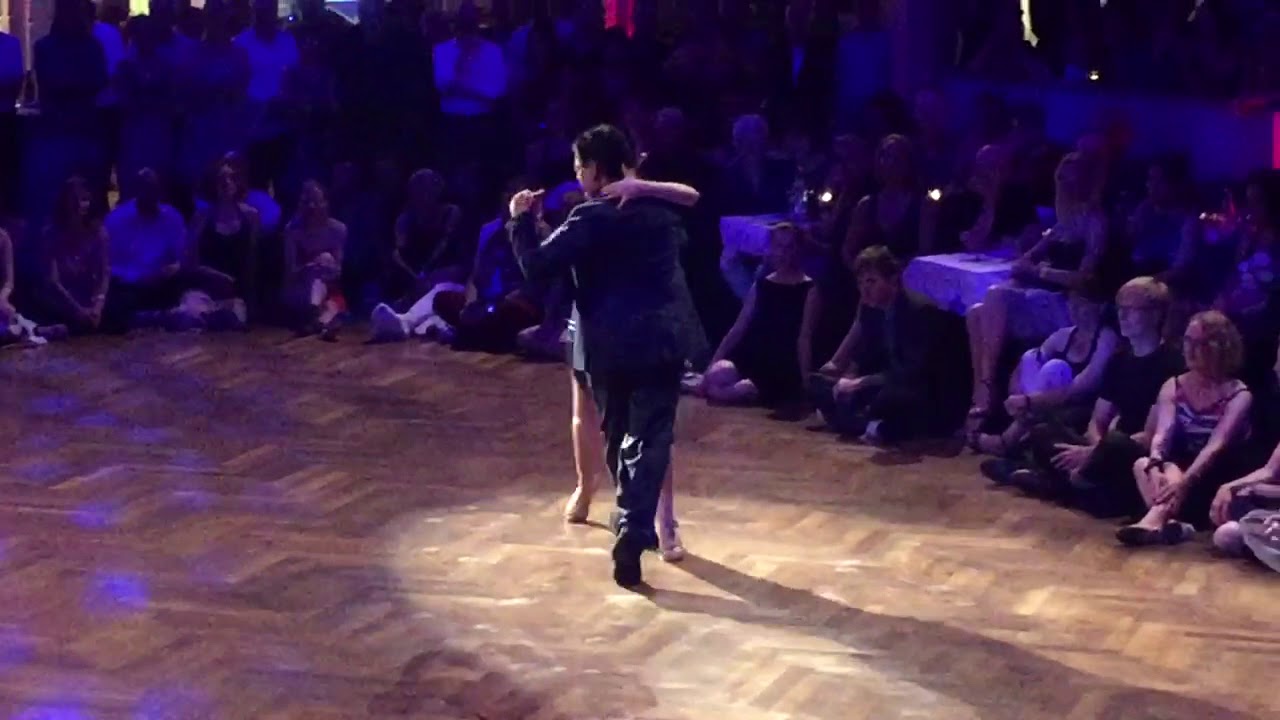 Carlitos Espinoza y Noelia Hurtado bailan "Esclaves blancas" un Tango de Juan d'Arienzo