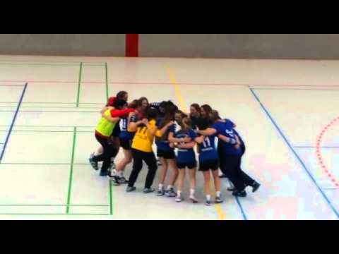 Weibliche B-Jugend JSG Boudenheim beim einbeinigen Kreishüpfen!