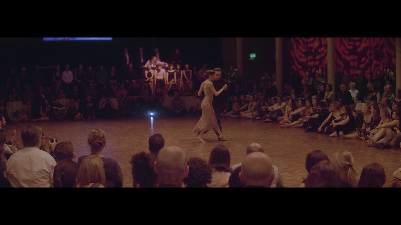 Chicho Mariano Frumboli y Adelma Rago bailan "Rawson" por d'Arienzo en Basel