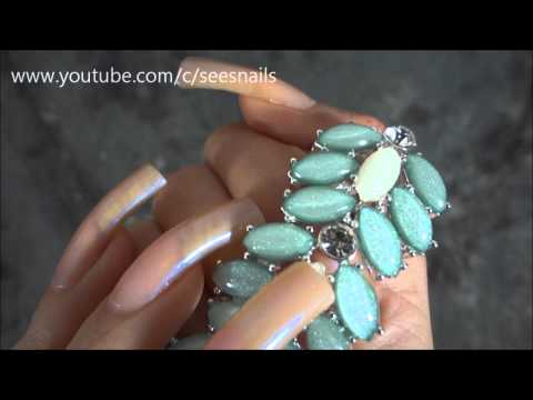 download lagu mp3 mp4 Icing Bracelets, download lagu Icing Bracelets gratis, unduh video klip Icing Bracelets