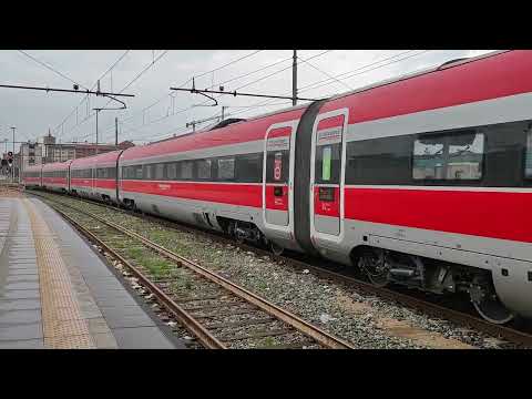 Frecciarossa 1000 in partenza da Torino Porta Nuova