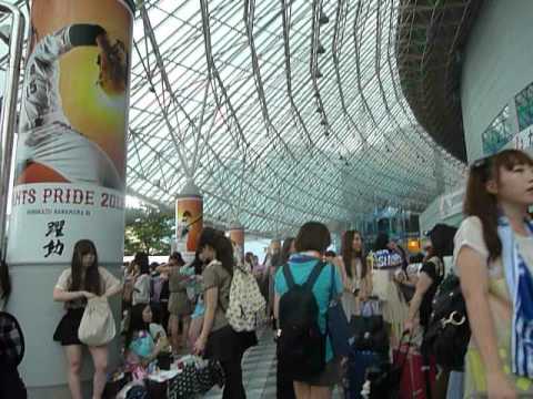120804 SMTOWN Live World Tour III in Tokyo.Walking through fans
