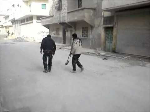 لواء صلاح الدين يقوم بتنظيف شوارع بني زيد في مدينة حلب