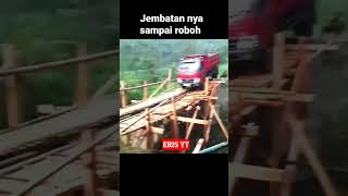 Download lagu DETIK detik truk terguling akibat jembatan nya roboh !! #shorts #shortsvideo #shortfund mp3