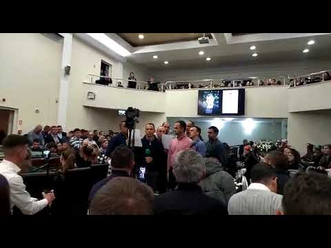 Se-aude sus pe cer un cânt de glorii. Grup de frați Cajvana.